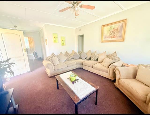 3 BEDROOM HOUSE FOR SALE IN VANDERBIJLPARK CE 2